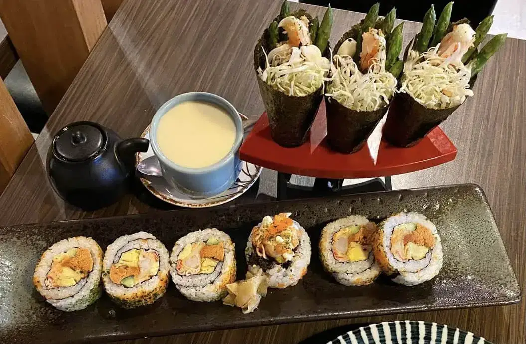 Difference Between Roll and Hand Roll Sushi (Roll vs Hand Roll Sushi)