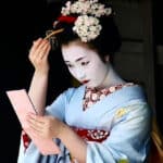 why do geisha paint their face white