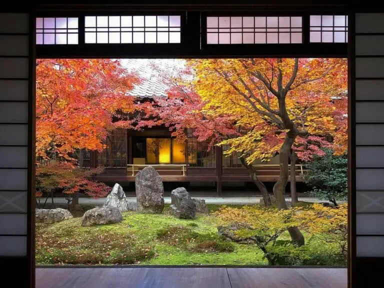 are japanese garden symmetrical