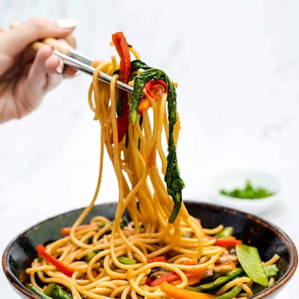 Lo Mein Vs Udon Noodles What’s The Difference?