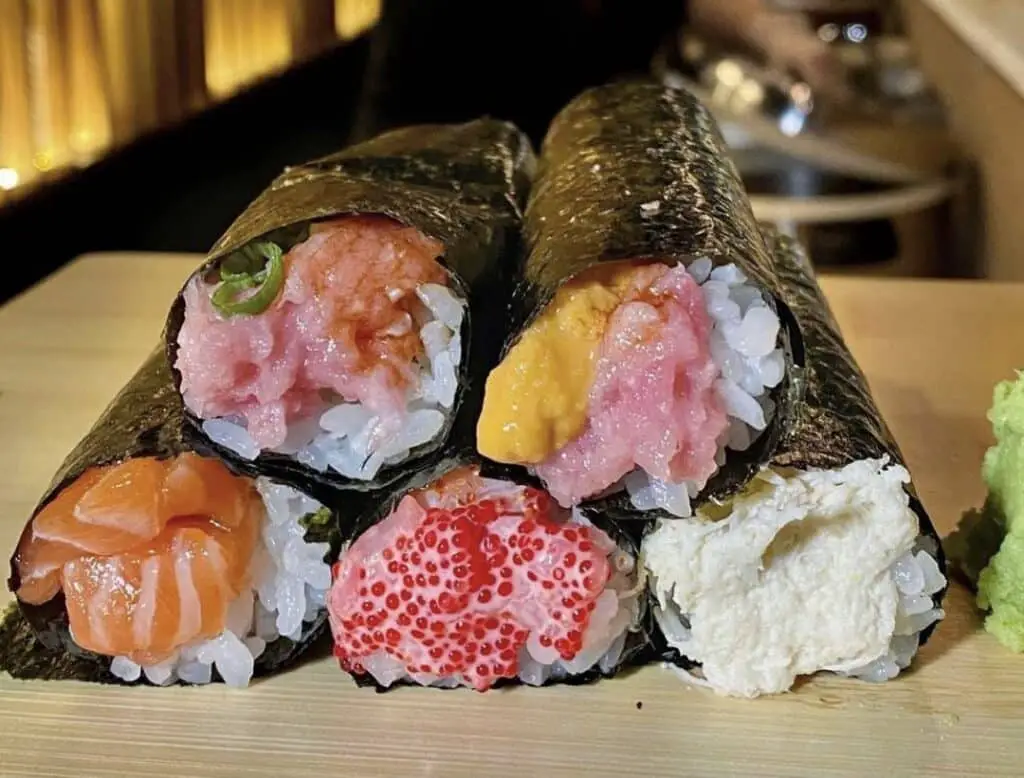 Difference Between Roll and Hand Roll Sushi (Roll vs Hand Roll Sushi)