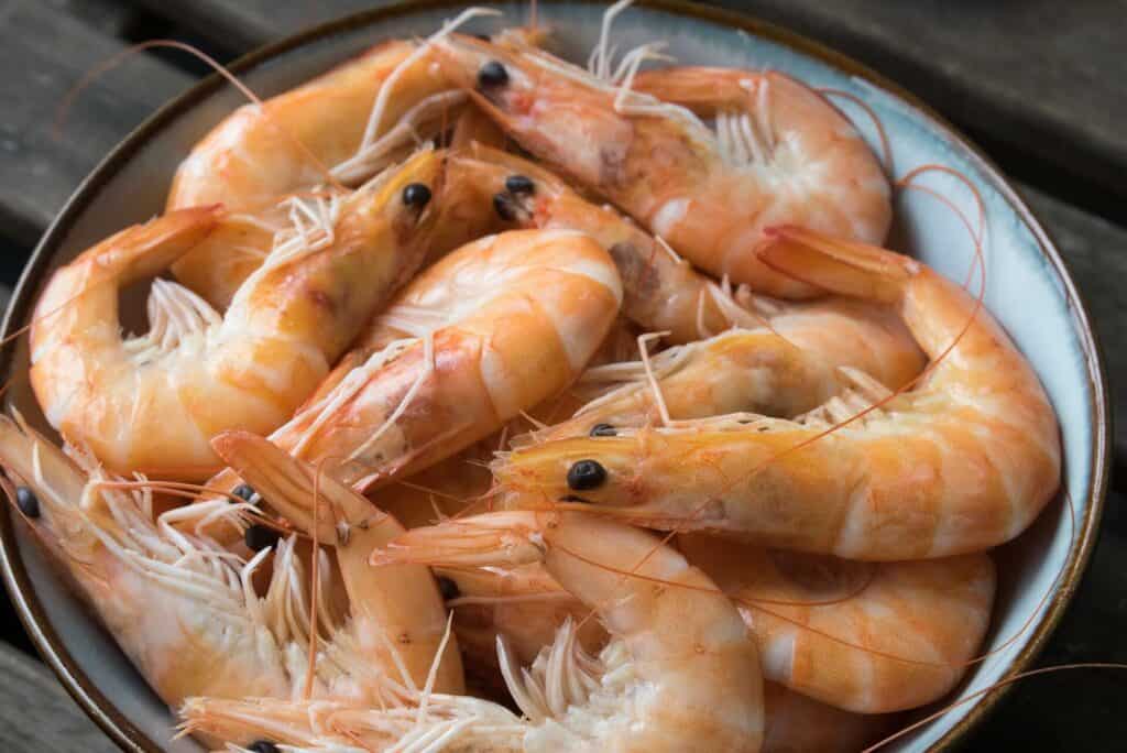 A bowl full of shrimp 