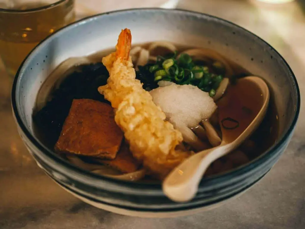 A bowl of tempura soup 